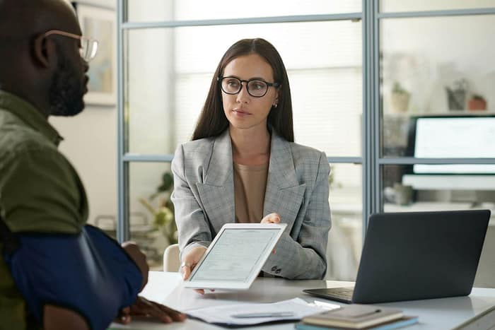 insurance-agent-signing-contract-with-client