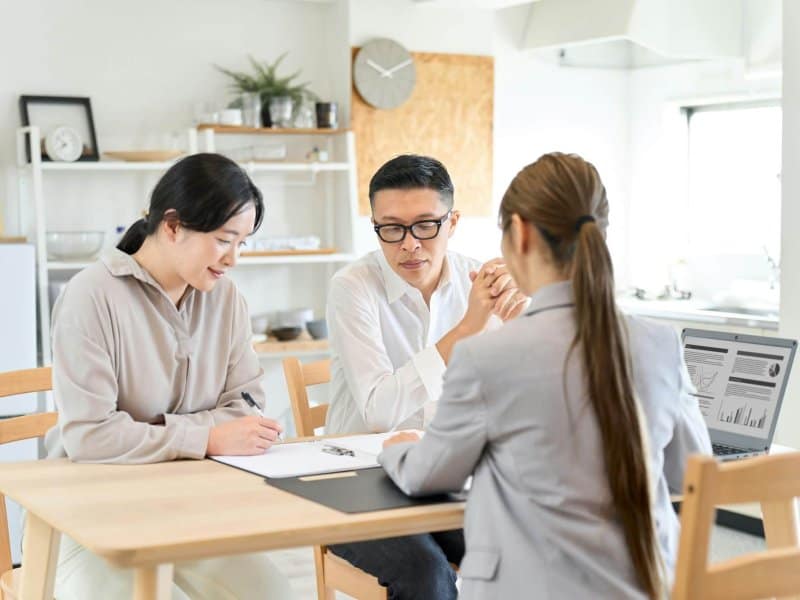 a-female-insurance-agent-giving-information-about-insurance-ql6gy0q52rbcizvifvfsz5l4dxeu3c95i4ssfd28a8